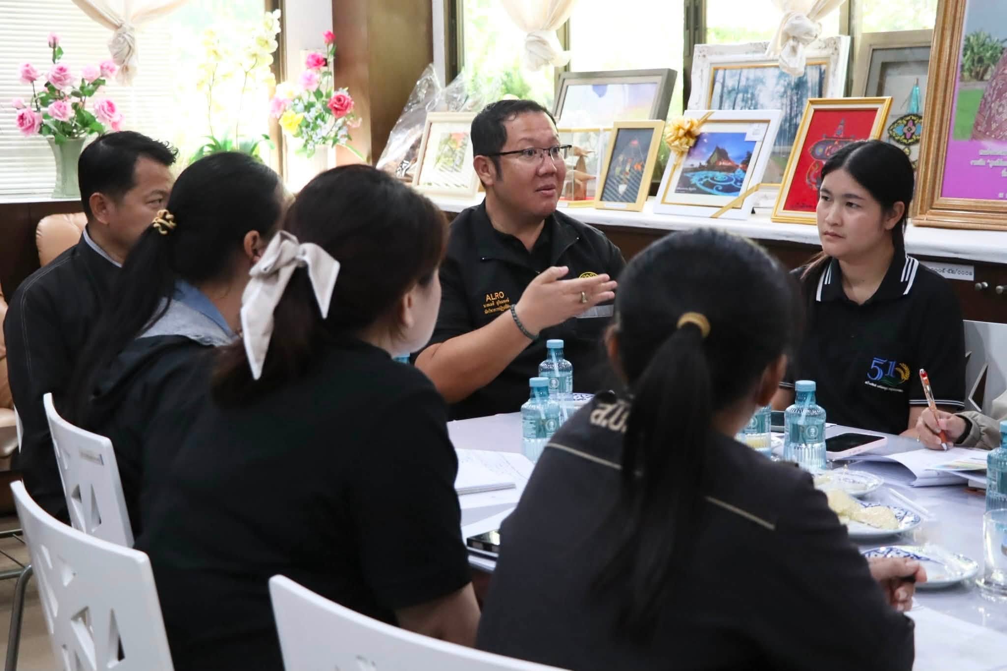 title - ผู้ตรวจราชการกรม สำนักงานการปฏิรูปที่ดินเพื่อเกษตรกรรม (ส.ป.ก.) ประชุมตรวจราชการและติดตามความก้าวหน้าผลการดำเนินงานของศูนย์ส่งเสริมและพัฒนาอาชีพเสริมนอกภาคการเกษตร ประจำปีงบประมาณ 2569 ณ ศูนย์ส่งเสริมและพัฒนาอาชีพเสริมนอกภาคการเกษตร